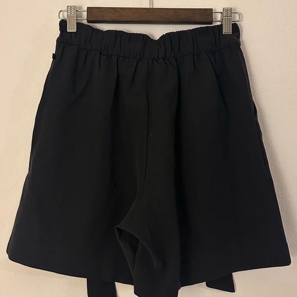 Lululemon High-Waist Noir Short 5.5" Black Size 6 - Picture 3 of 5